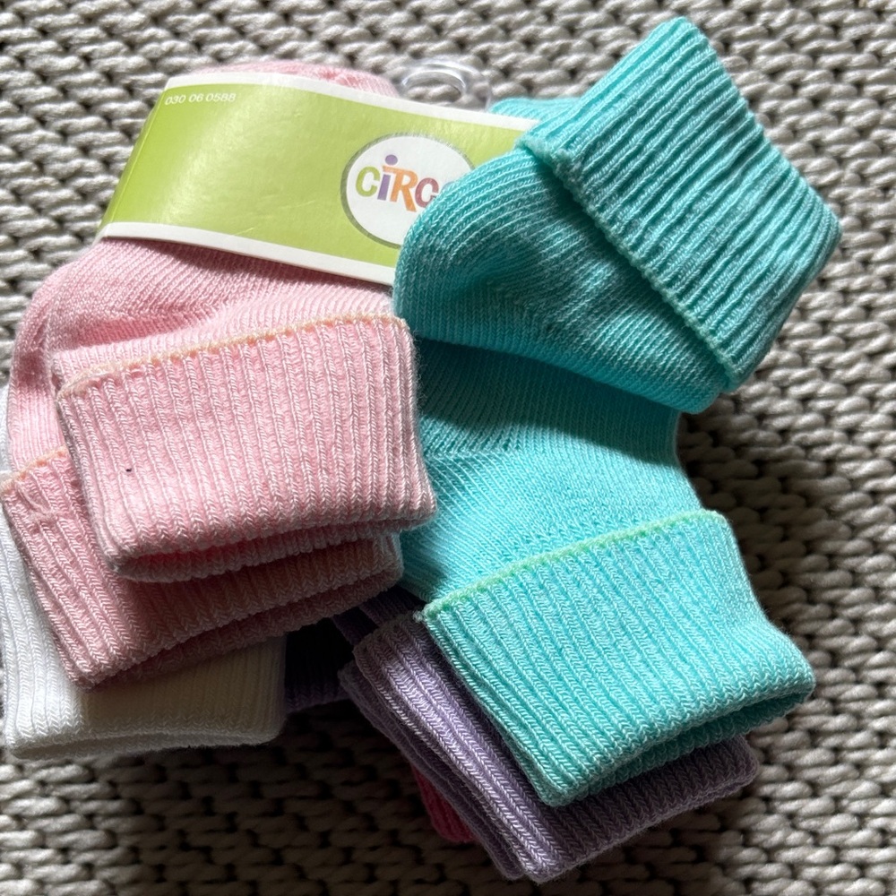 Socks infants size 6-12 months Bobbie shoe size 1-3 75% cotton 23% polyester